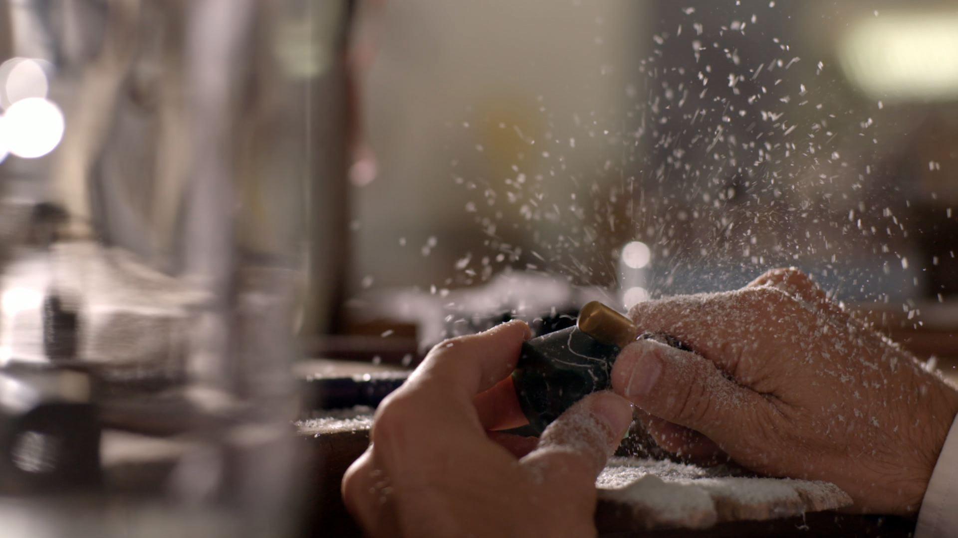 Photogramme savoir faire Haute Joaillerie - Film MY WAY FROM PARIS de Nathalie Lanier - Production Les Films de la Robe Rouge Photogramme savoir faire Haute Joaillerie - Film MY WAY FROM PARIS de Nathalie Lanier - Production Les Films de la Robe Rouge