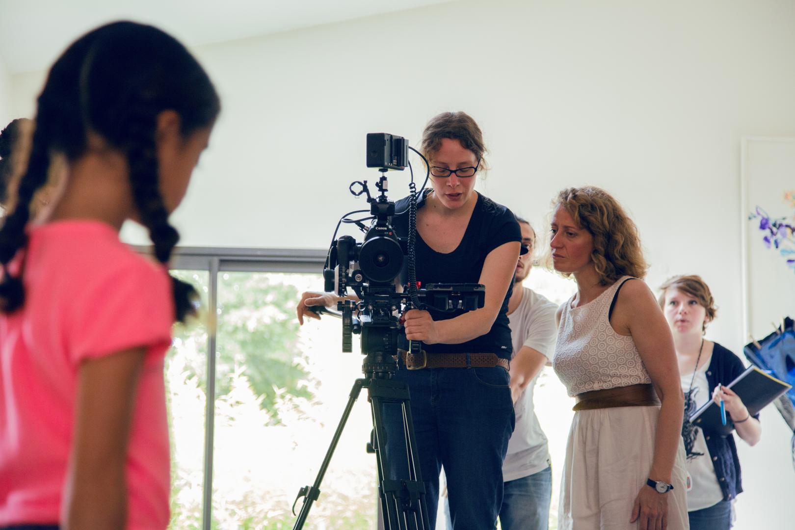Photo de Tournage du Film Publicitaire et de Brand Content Voyage sur la Lune de Nathalie Lanier - Production: Les Films de la Robe Rouge Photo de Tournage du Film Publicitaire et de Brand Content Voyage sur la Lune de Nathalie Lanier - Production: Les Films de la Robe Rouge